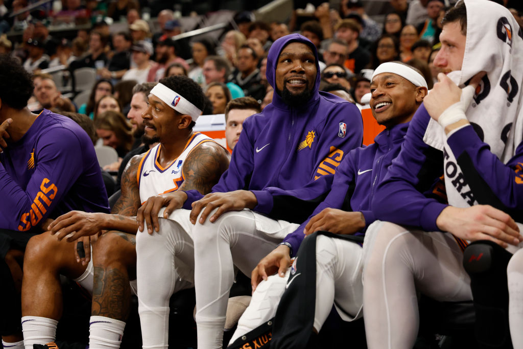 Kevin Durant #35 of the Phoenix Suns is all smiles as fans call for Isaiah Thomas #4 to enter the g...
