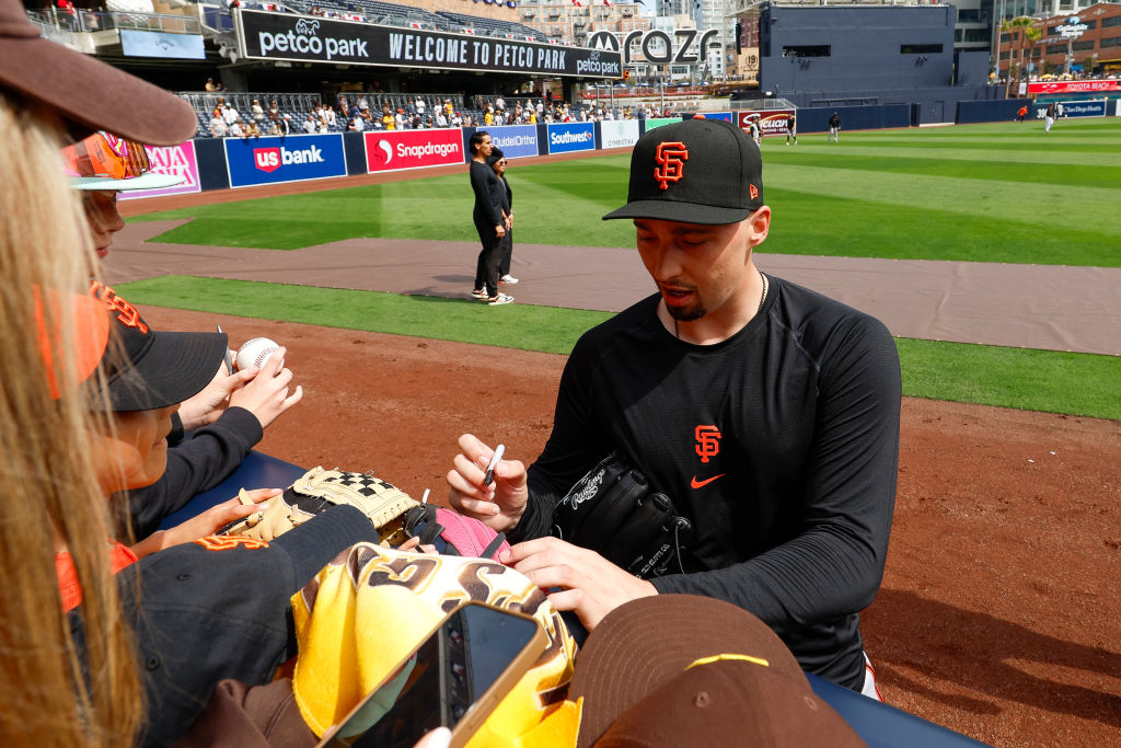 SAN DIEGO, CALIFORNIA - MARCH 28: Blake Snell #7 of the San Francisco Giants signs autographs for f...