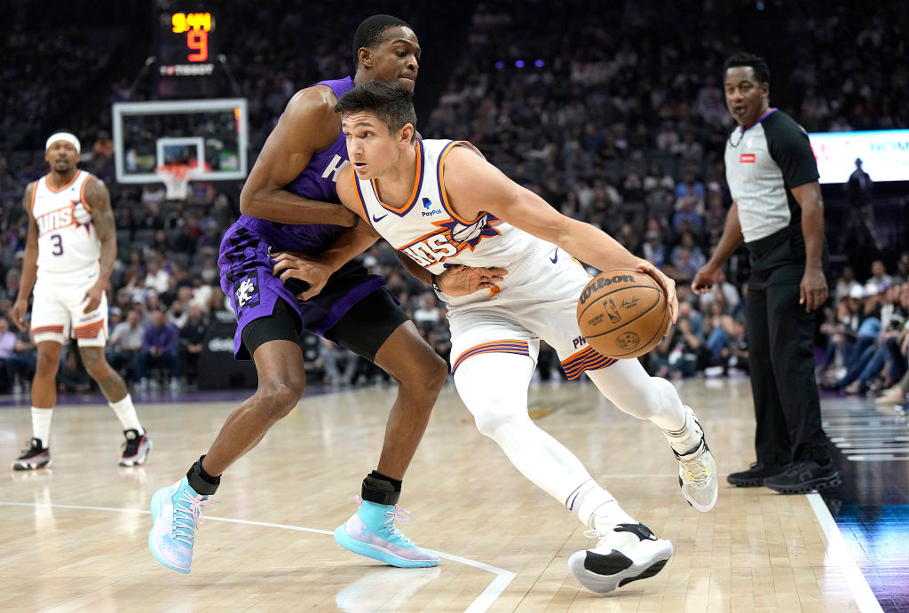Kings suffer late-game errors as Suns prevail, drop SAC to 9th