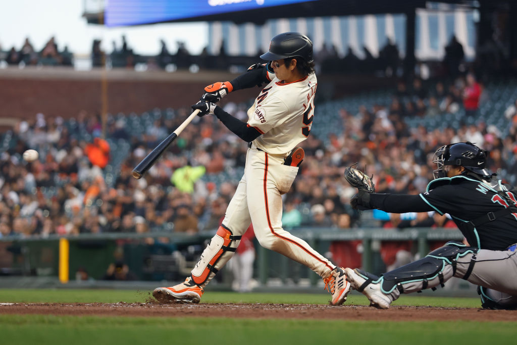 Jung Hoo Lee extends hitting streak to double-digit games for Giants