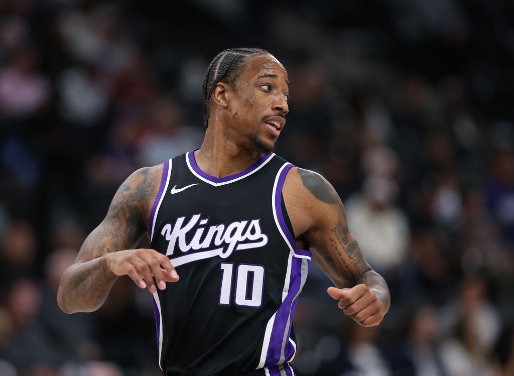 INGLEWOOD, CALIFORNIA - OCTOBER 17: DeMar DeRozan #10 of the Sacramento Kings runs back on defense ...