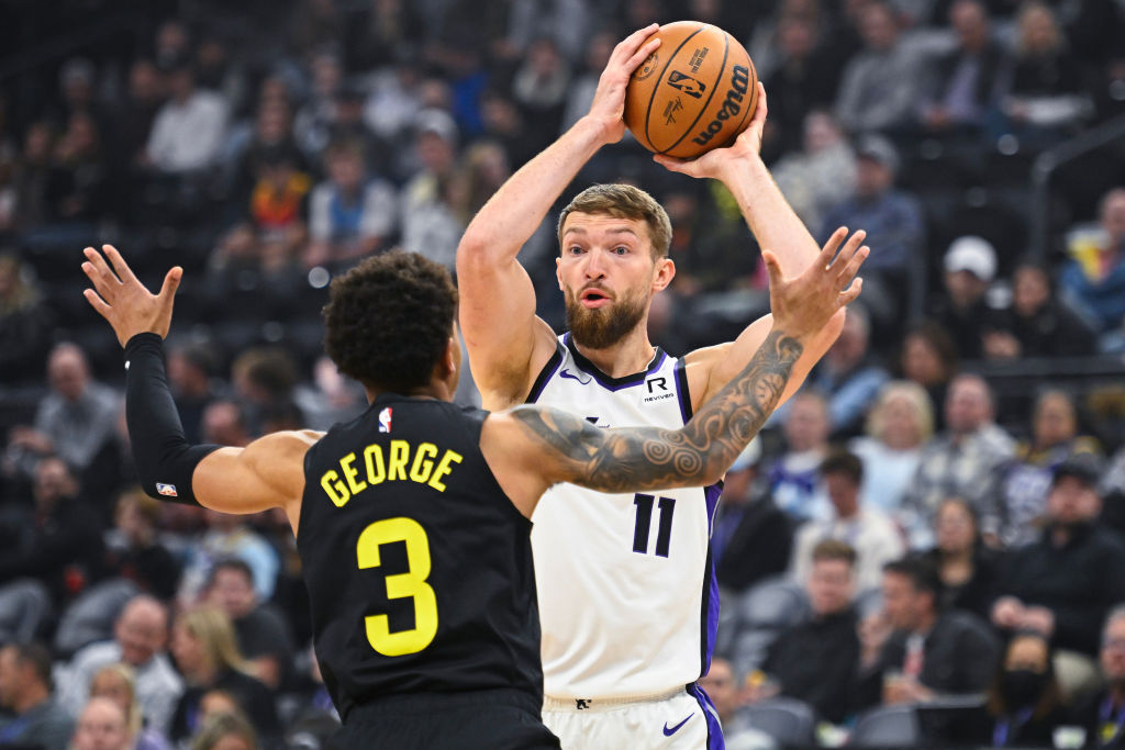 SALT LAKE CITY, UTAH - OCTOBER 29: Domantas Sabonis #11 of the Sacramento Kings looks to pass aroun...