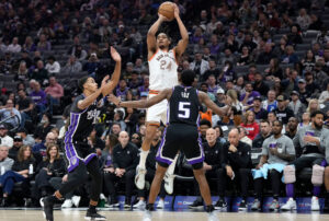 Spurs three point barrage buries Kings, 116-96