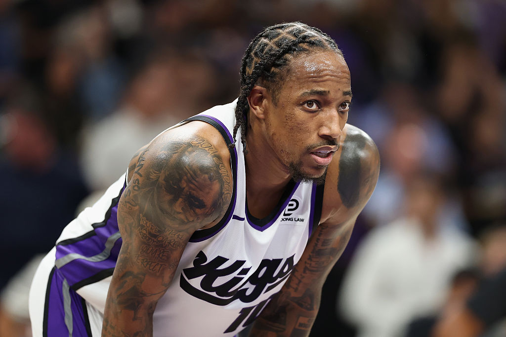 PHOENIX, ARIZONA - OCTOBER 22: DeMar DeRozan #10 of the Sacramento Kings during the second half of ...