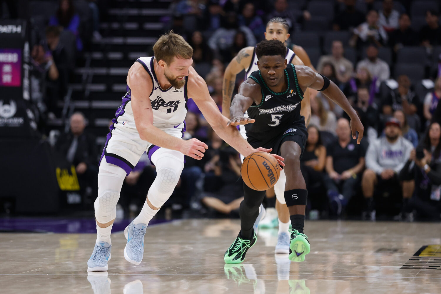 SACRAMENTO, CALIFORNIA - NOVEMBER 09: Domantas Sabonis #11 of the Sacramento Kings and Anthony Edwa...