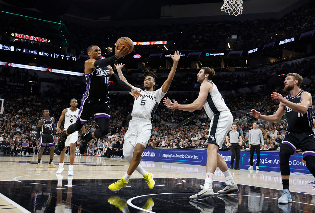 SAN ANTONIO, TX - NOVEMBER 16: Russell Westbrook #18 of the Sacramento Kings drives for two against...