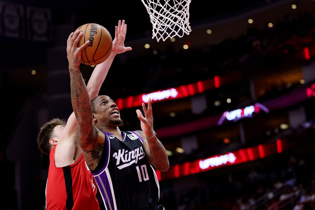 HOUSTON, TEXAS - MARCH 01: DeMar DeRozan #10 of the Sacramento Kings drives to the basket against A...