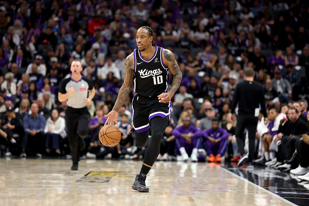 SACRAMENTO, CALIFORNIA - OCTOBER 24: Demar Derozan #10 of the Sacramento Kings dribbles the ball ag...