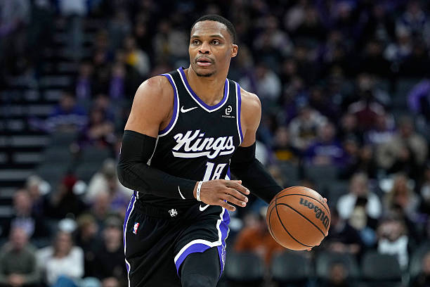 SACRAMENTO, CALIFORNIA - DECEMBER 11: Russell Westbrook #18 of the Sacramento Kings dribbles the ba...