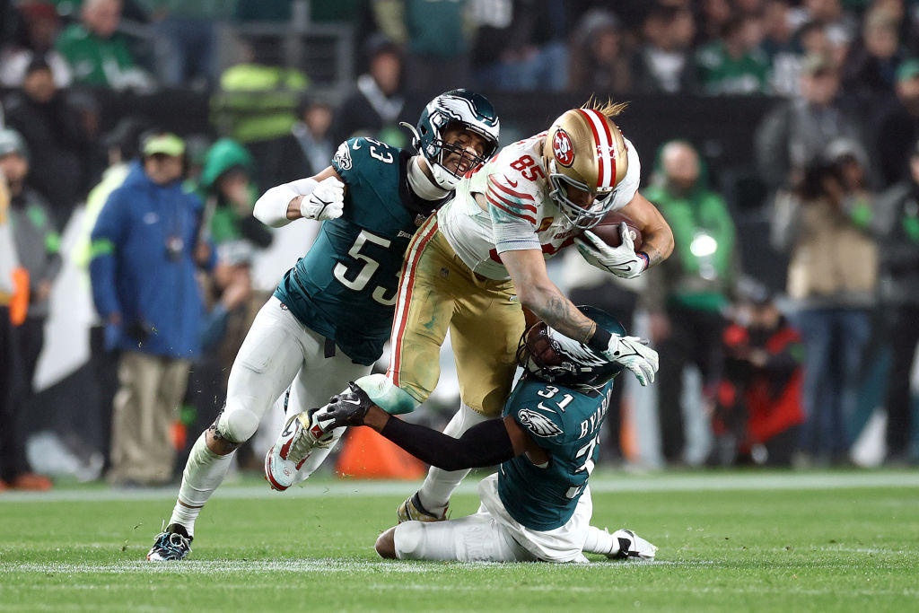PHILADELPHIA, PENNSYLVANIA - DECEMBER 03: Christian Elliss #53 and Kevin Byard #31 of the Philadelp...