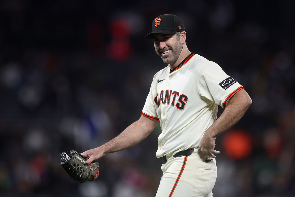 SAN FRANCISCO, CALIFORNIA - MAY 01: Justin Verlander #35 of the San Francisco Giants smiles as he w...