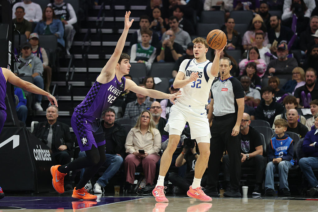 SACRAMENTO, CALIFORNIA - JANUARY 06: Cooper Flagg #32 of the Dallas Mavericks is guarded by Maxime ...