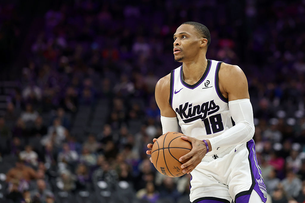 SACRAMENTO, CALIFORNIA - JANUARY 21: Russell Westbrook #18 of the Sacramento Kings shoots the ball ...