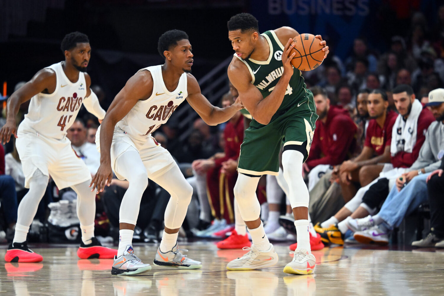 CLEVELAND, OHIO - OCTOBER 26: Forward De'Andre Hunter #12 of the Cleveland Cavaliers guards forward...