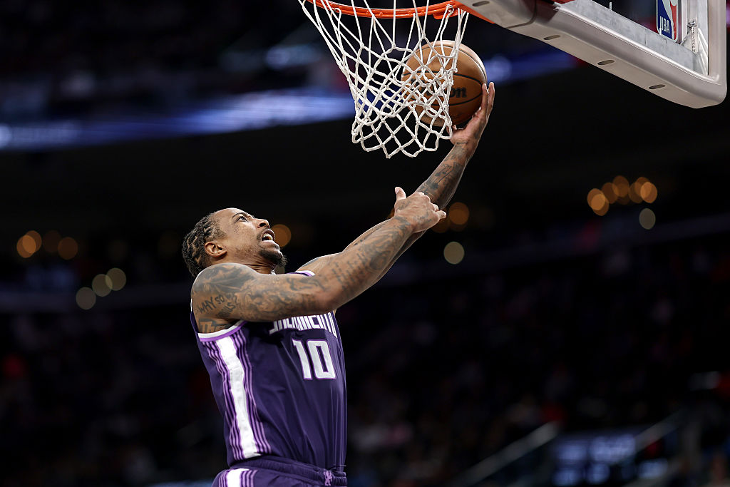 INGLEWOOD, CALIFORNIA - DECEMBER 30: Demar Derozan #10 of the Sacramento Kings in action against th...
