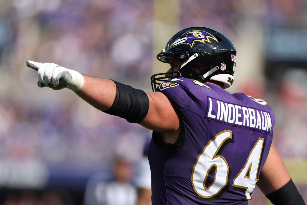 BALTIMORE, MARYLAND - SEPTEMBER 15: Center Tyler Linderbaum #64 of the Baltimore Ravens motions aga...