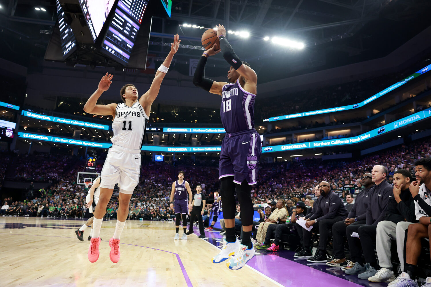 SACRAMENTO, CALIFORNIA - MARCH 17: Russell Westbrook #18 of the Sacramento Kings shoots over Carter...