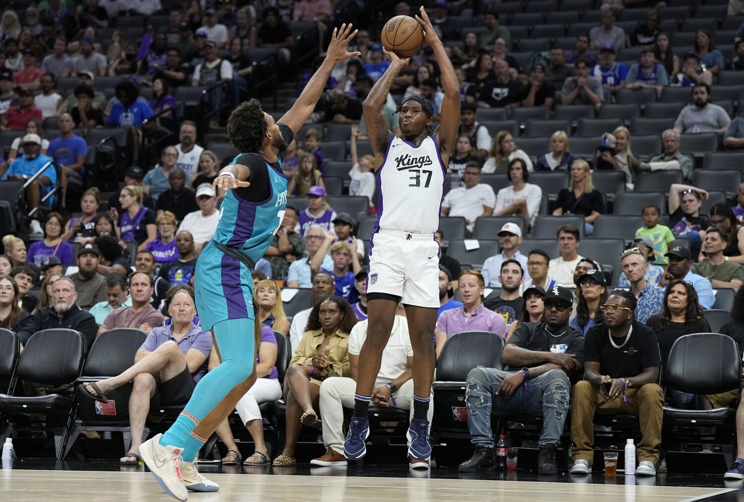 SACRAMENTO, CALIFORNIA - JULY 09: Kenan Blackshear #37 of the Sacramento Kings shoots a three-point...