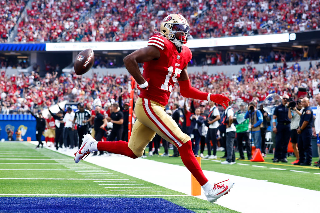 INGLEWOOD, CALIFORNIA - SEPTEMBER 22: Jauan Jennings #15 of the San Francisco 49ers celebrates a to...