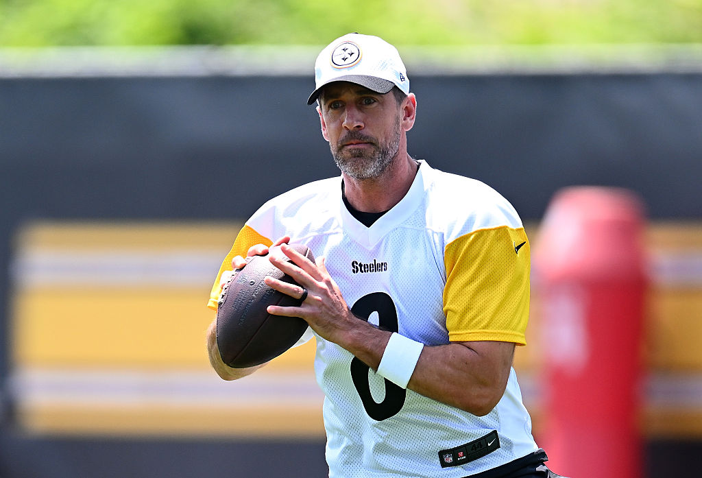 PITTSBURGH, PENNSYLVANIA - JUNE 11: Aaron Rodgers #8 of the Pittsburgh Steelers looks to pass durin...