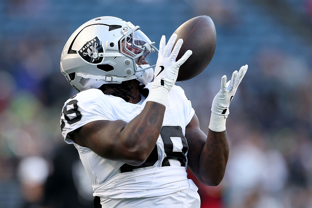 SEATTLE, WASHINGTON - AUGUST 07: Sincere McCormick #28 of the Las Vegas Raiders warms up before the...