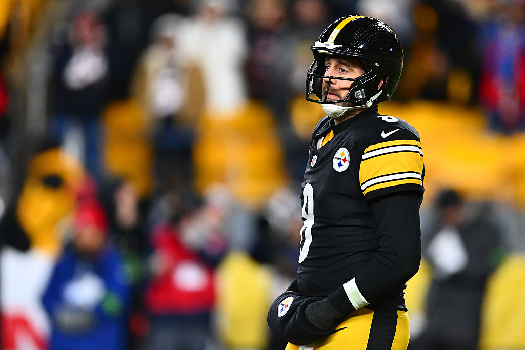 PITTSBURGH, PENNSYLVANIA - JANUARY 12: Aaron Rodgers #8 of the Pittsburgh Steelers reacts in the fo...