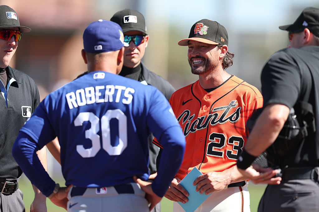 SCOTTSDALE, ARIZONA - FEBRUARY 27: Manager Tony Vitello #23 of the San Francisco Giants talks to ma...