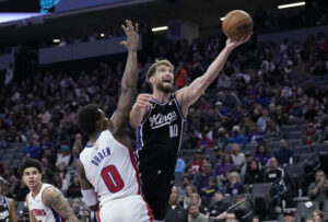 SACRAMENTO, CALIFORNIA - FEBRUARY 07: Domantas Sabonis #10 of the Sacramento Kings shoots the ball against Jalen Duren #0 of the Detroit Pistons in the third quarter at Golden 1 Center on February 07, 2024 in Sacramento, California. NOTE TO USER: User expressly acknowledges and agrees that, by downloading and or using this photograph, User is consenting to the terms and conditions of the Getty Images License Agreement. (Photo by Thearon W. Henderson/Getty Images)