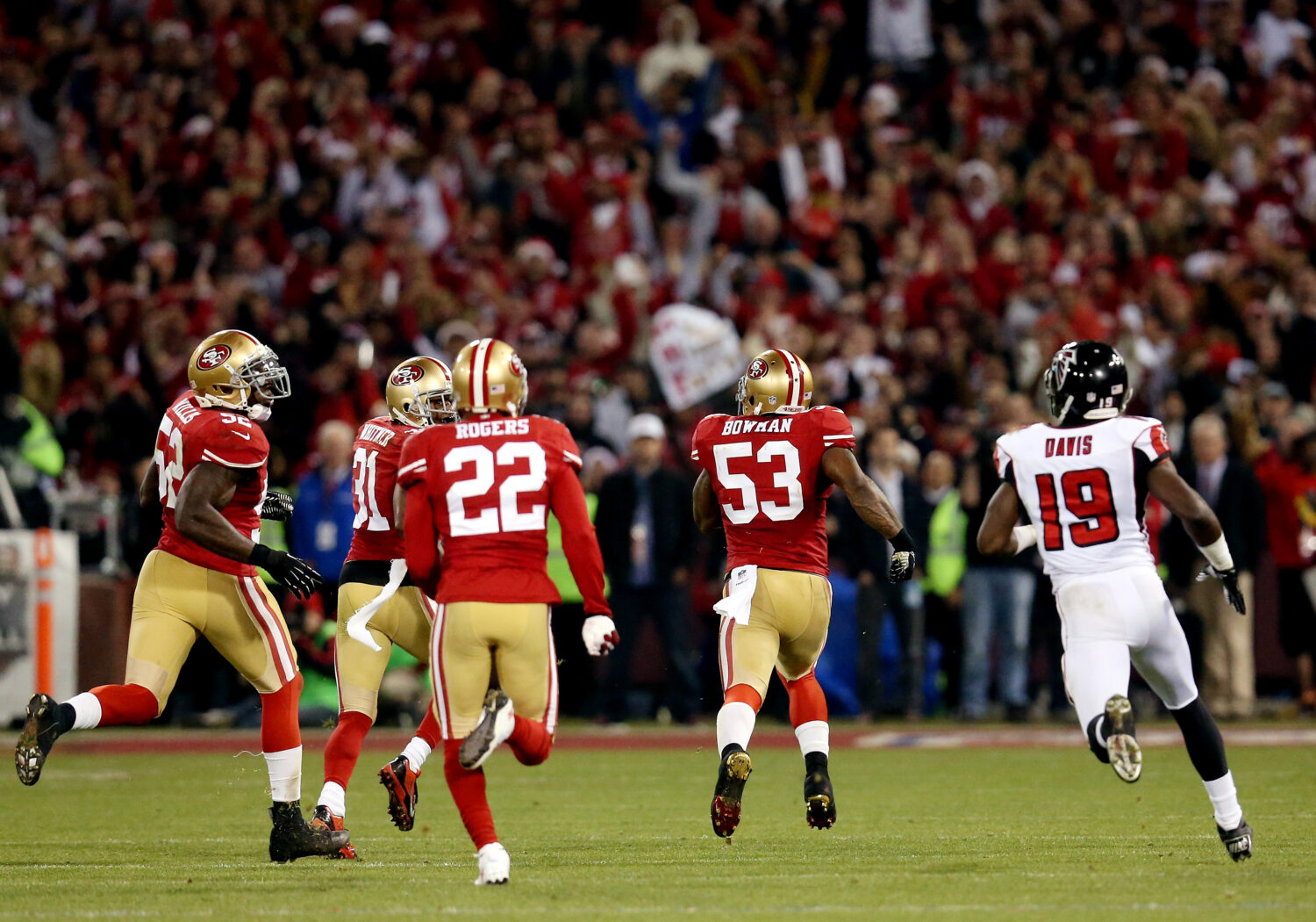 SAN FRANCISCO, CA - DECEMBER 23: Inside linebacker NaVorro Bowman #53 of the San Francisco 49ers re...