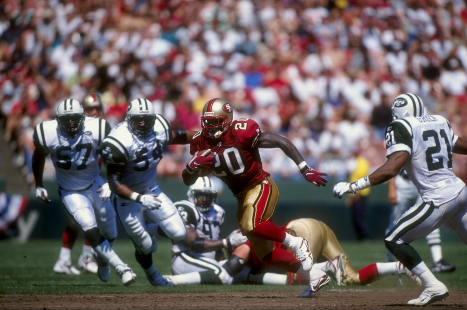 Faithful Flashbacks: Garrison Hearst #20 of the San Francisco 49ers runs with the ball during a gam...