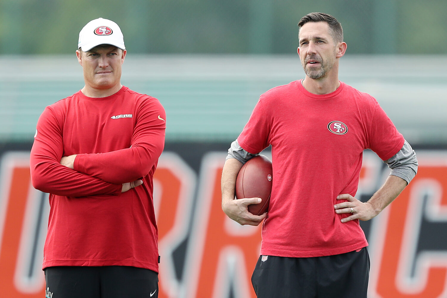 CORAL GABLES, FLORIDA - JANUARY 29: Head coach Kyle Shanahan of the San Francisco 49ers (R) talks w...