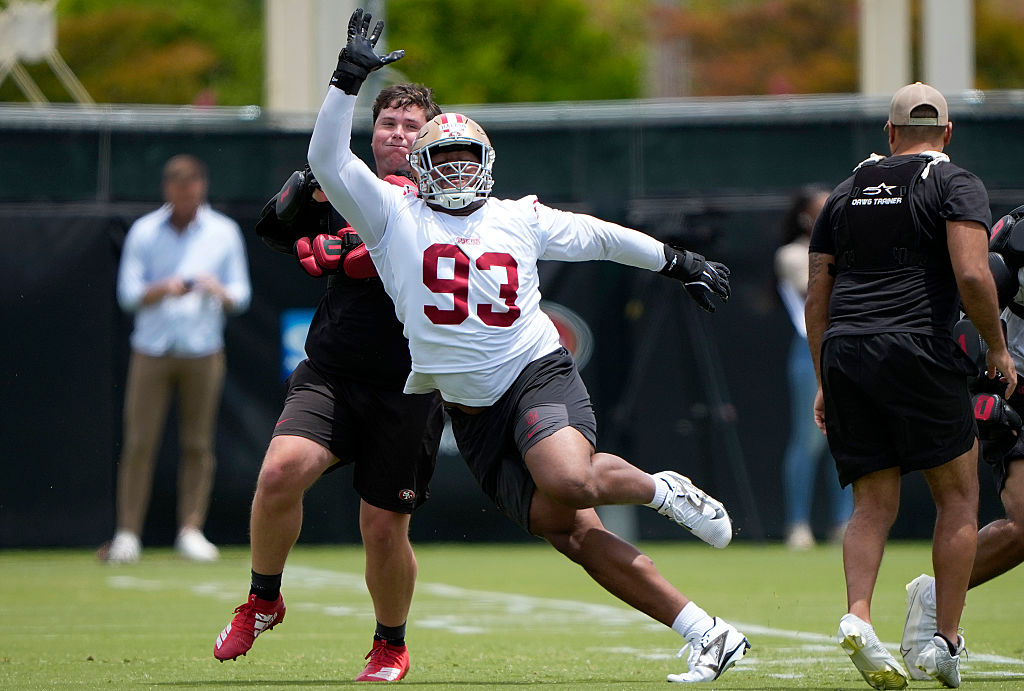 SANTA CLARA, CALIFORNIA - MAY 28: Gracen Halton #93 of the San Francisco 49ers works out during a t...