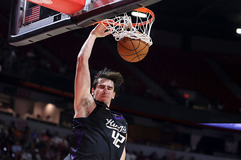 LAS VEGAS, NEVADA - JULY 12: Maxime Raynaud #42 of the Sacramento Kings dunks against the Washingto...