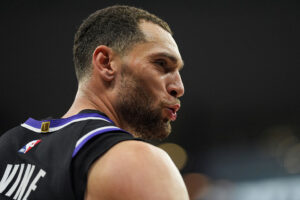 Sources: Zach LaVine will not be bought out by Sacramento