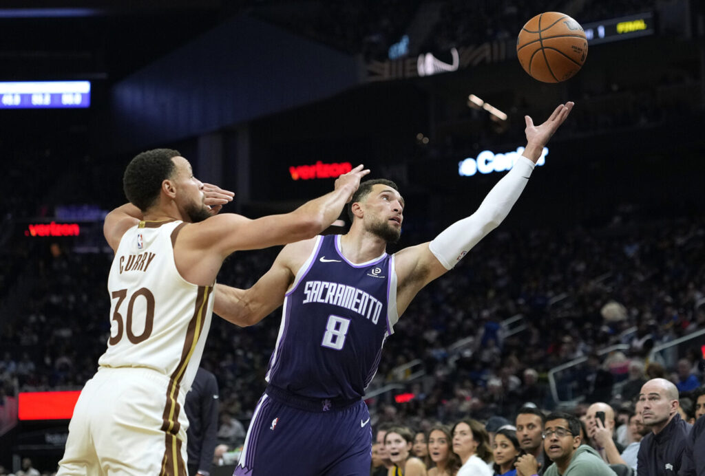 SAN FRANCISCO, CALIFORNIA - JANUARY 09: Stephen Curry #30 of the Golden State Warriors knocks the ball out of bounds away from Zach LaVine #8 of the Sacramento Kings in the first half at Chase Center on January 09, 2026 in San Francisco, California. NOTE TO USER: User expressly acknowledges and agrees that, by downloading and or using this photograph, User is consenting to the terms and conditions of the Getty Images License Agreement. (Photo by Thearon W. Henderson/Getty Images)