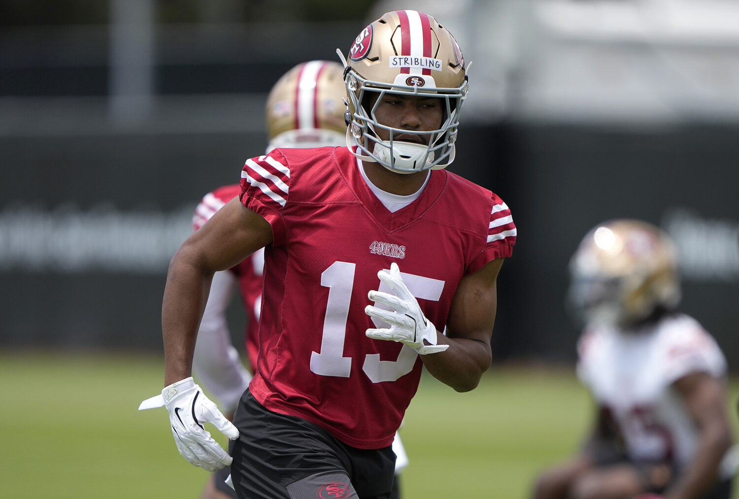 SANTA CLARA, CALIFORNIA - MAY 28: De'Zhaun Stribling #15 of the San Francisco 49ers works out durin...