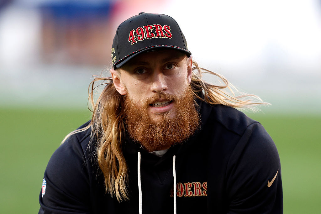 SANTA CLARA, CALIFORNIA - JANUARY 03: George Kittle #85 of the San Francisco 49ers warms up prior t...