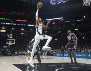 Kings defense offers little resistance in 130-103 loss to Spurs